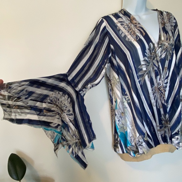 NWOT Beautiful Resort Sheer Wrap top stripped with monstera leaf & shimmer M - Picture 4 of 9